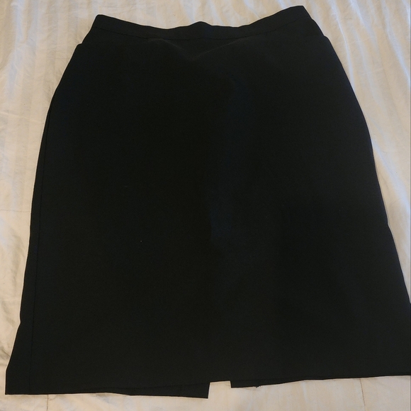 Elegant Black Women's Skirt - Picture 1 of 3
